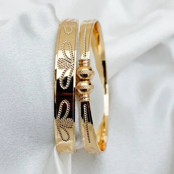Gold_Brass_Paisley_Patterned_Bangle_Set_For_Women