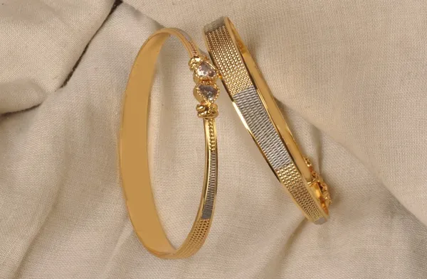 Gold_Brass_Textured_Bangle_Set_For_Women