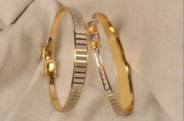 Gold_Brass_Geometric_Textured_Bangle_Set_For_Women
