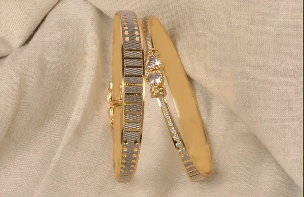 Gold_Brass_Stone_Embellished_Bangle_Set_For_Women
