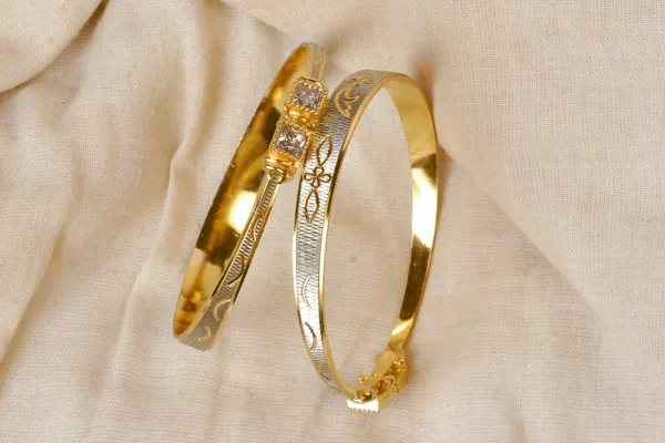 Gold_Brass_Embellished_Bangle_Set_For_Women