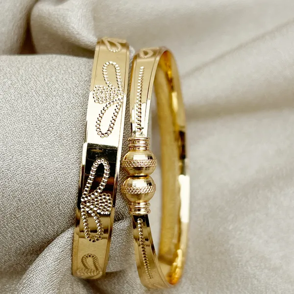 Gold_Brass_Paisley_Patterned_Bangle_Set_For_Women