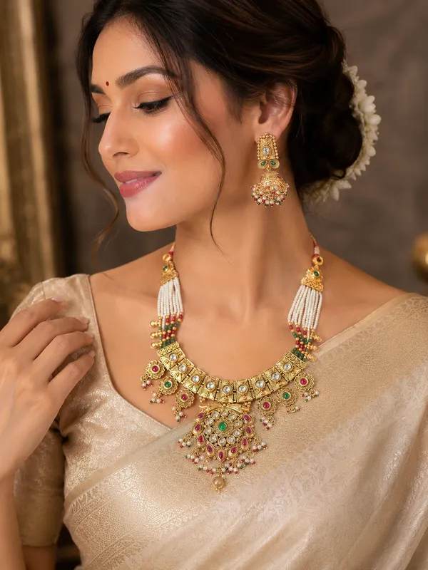 Gold_White_Kundan_Beaded_Necklace_Set_For_Women