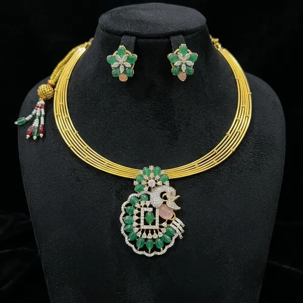 Gold_Green_Stone_Pendant_Layered_Necklace_Set_For_Women