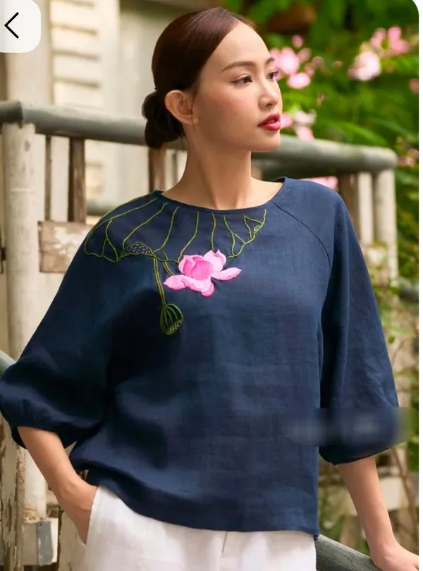 Floral_Embroidered_Balloon_Sleeve_Top