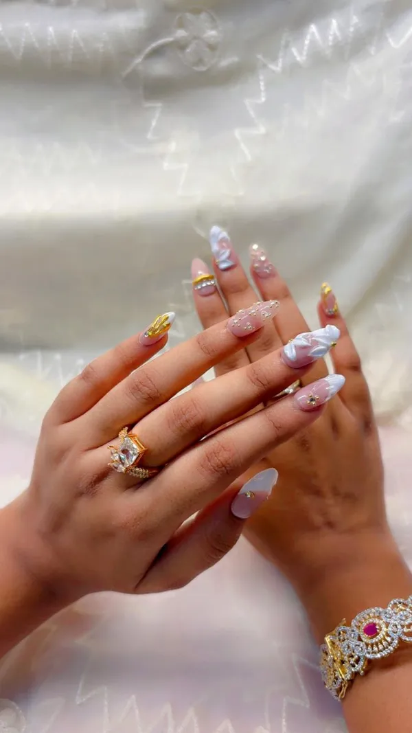 White_3D_Flower_Luxury_Nails