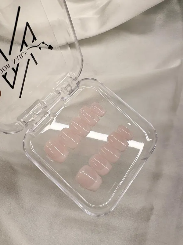 Hyper_Realistic_Nails