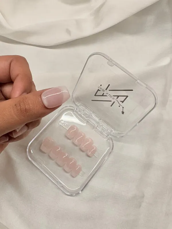 Hyper_Realistic_Nails