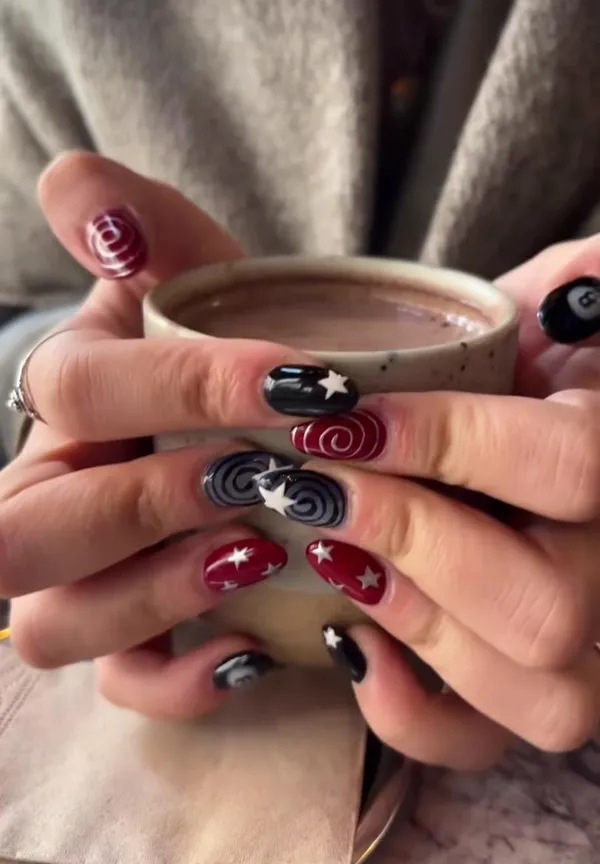 Red_Black_Spiral_Nails