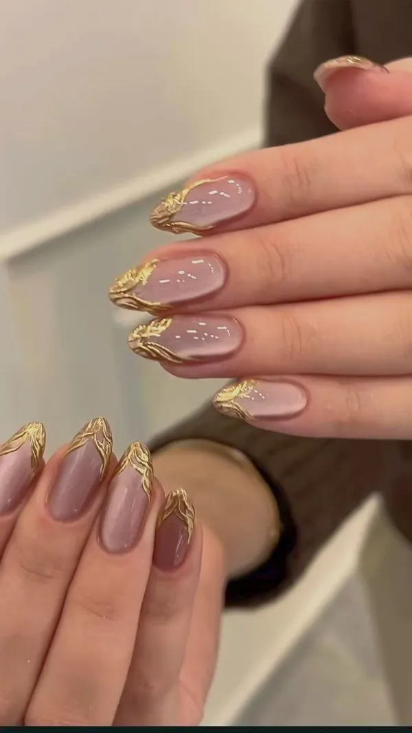 Pink_Cateye_Thin_Golden_French_Nails