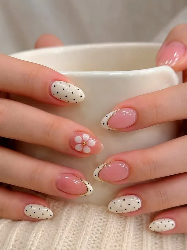 Butter_Yellow_Flower_Nails