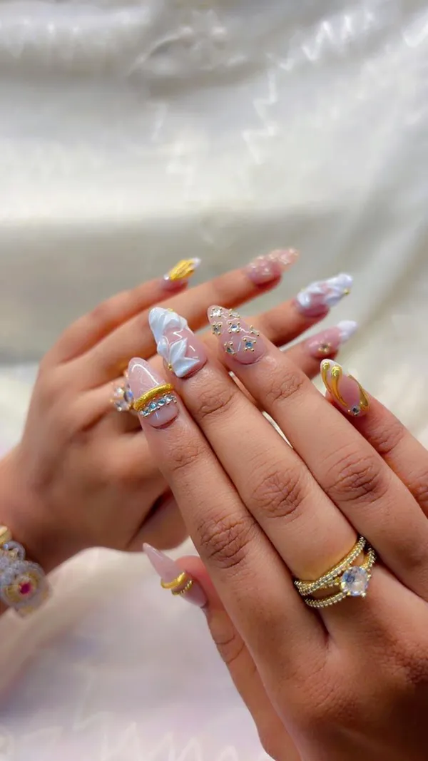 White_3D_Flower_Luxury_Nails