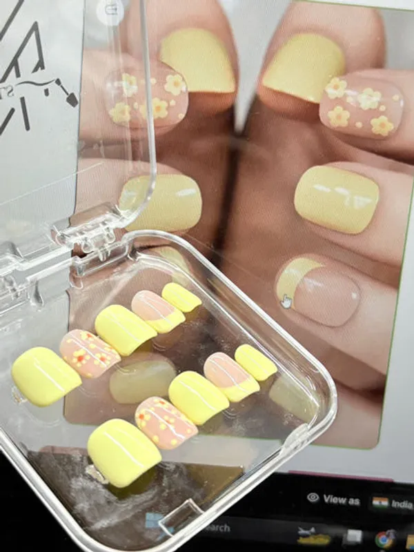 Yellow_Flower_Nails