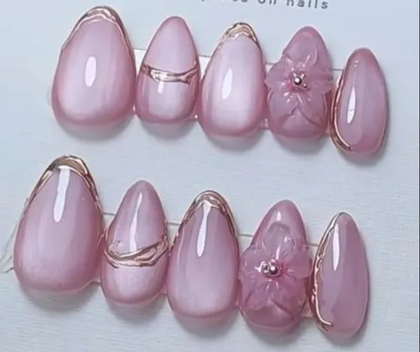 3d_Flower_Golden_Chrome_Cateye_Nails