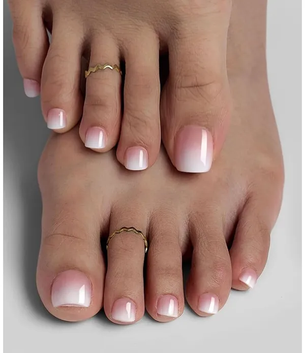 White_Ombre_Toe_Nails