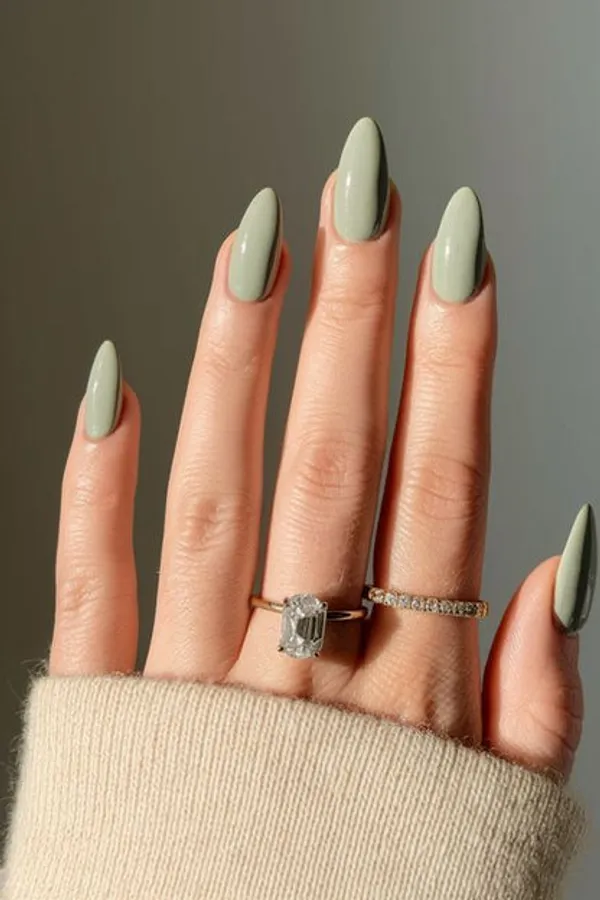 English_Green_Nails