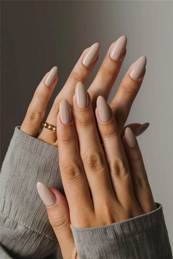 Beige_Nails