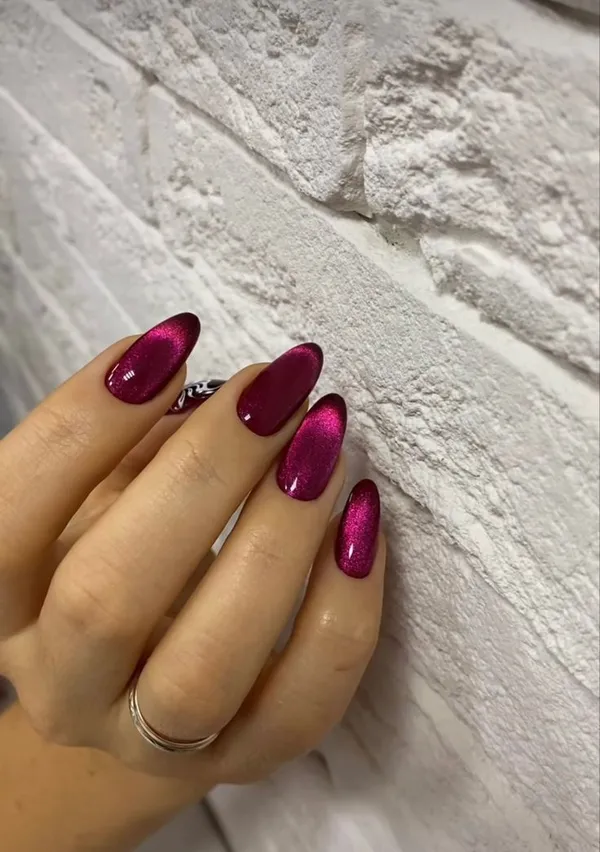 Magenta_Cateye_Nails