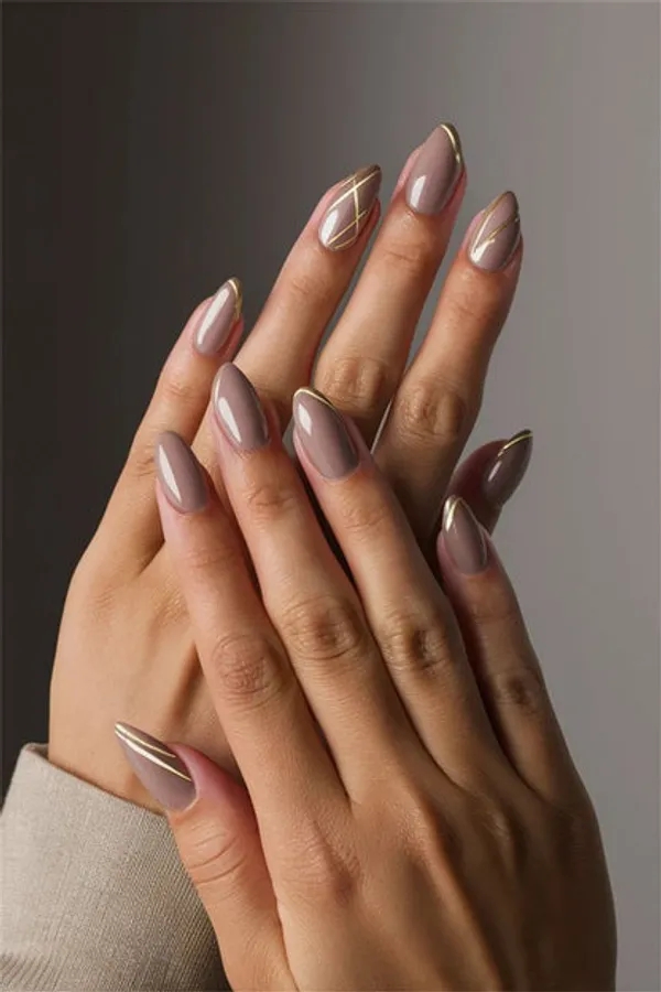 Gold_Line_Nails