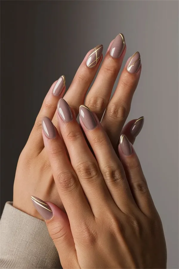 Gold_Line_Nails