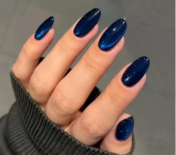 Silk_Blue_Cateye_Nails