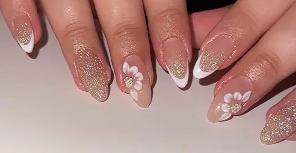 Nude_Glitter_3d_Flower_Nails