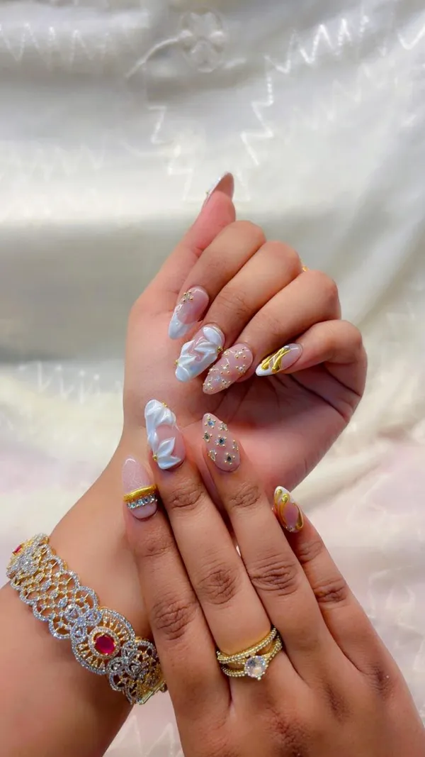 White_3D_Flower_Luxury_Nails