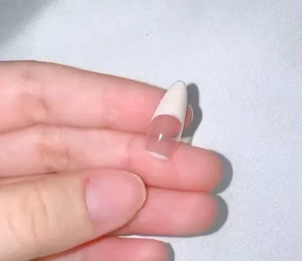 Hyper_Realistic_Glossy_Nails