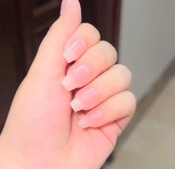 Hyper_Realistic_Glossy_Nails