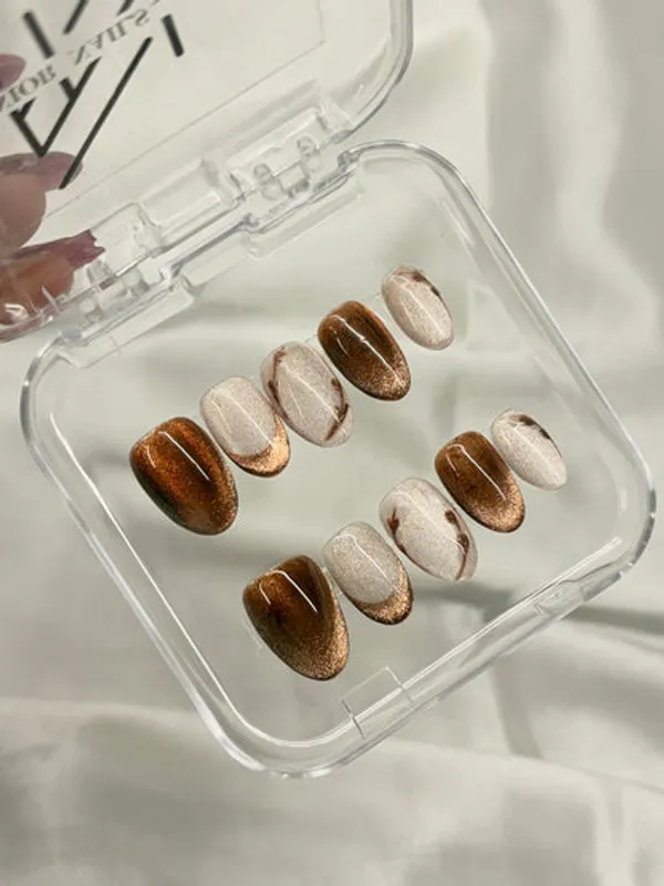 Brown_Cream_Cateye_Nails