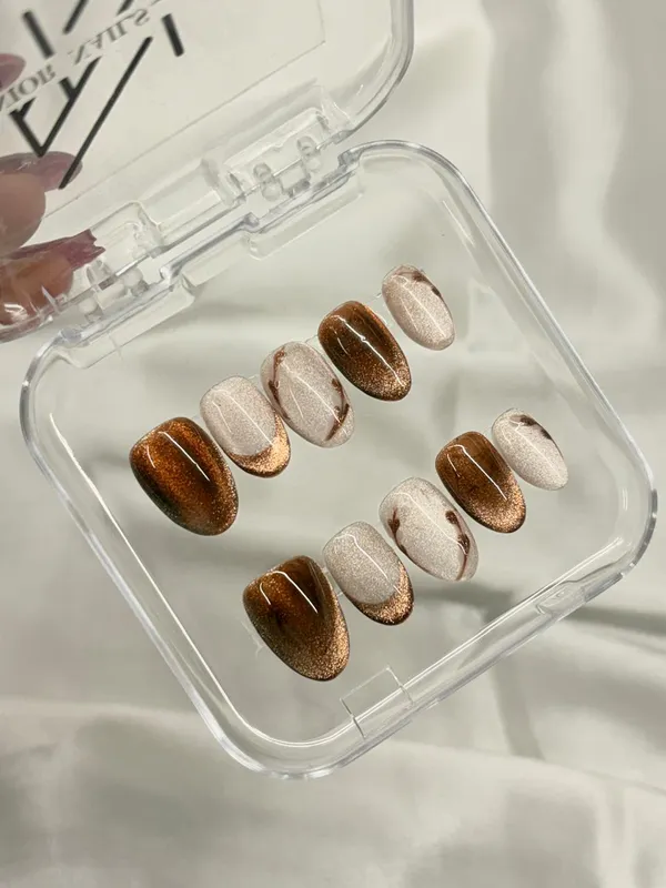 Brown_Cream_Cateye_Nails