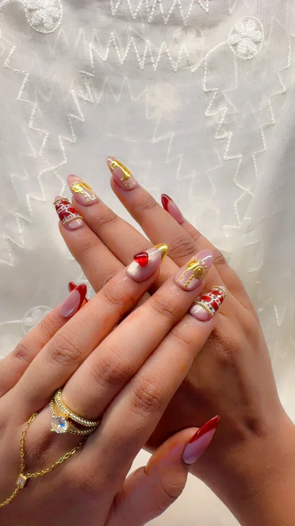 KarwaChauth_Spinning_Heart_Nails