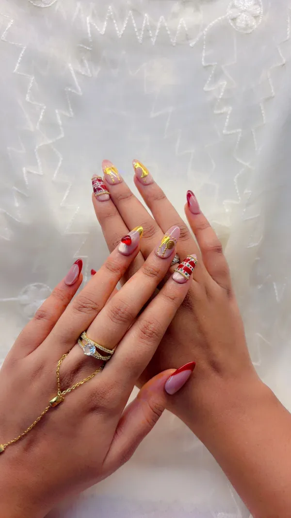 KarwaChauth_Spinning_Heart_Nails