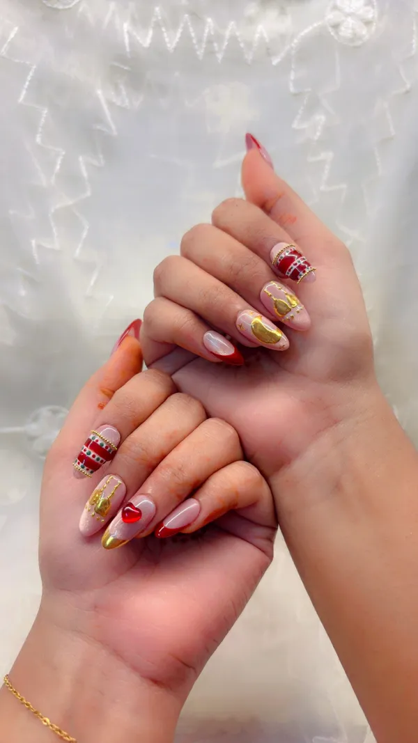 KarwaChauth_Spinning_Heart_Nails
