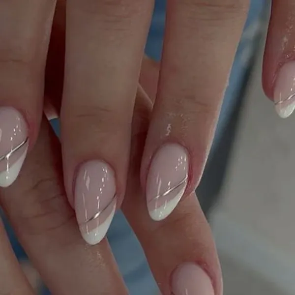 Side_French_Chromatic_Lines_Nails