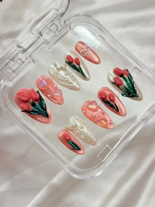 Exclusive_3_D_Tulip_Nails