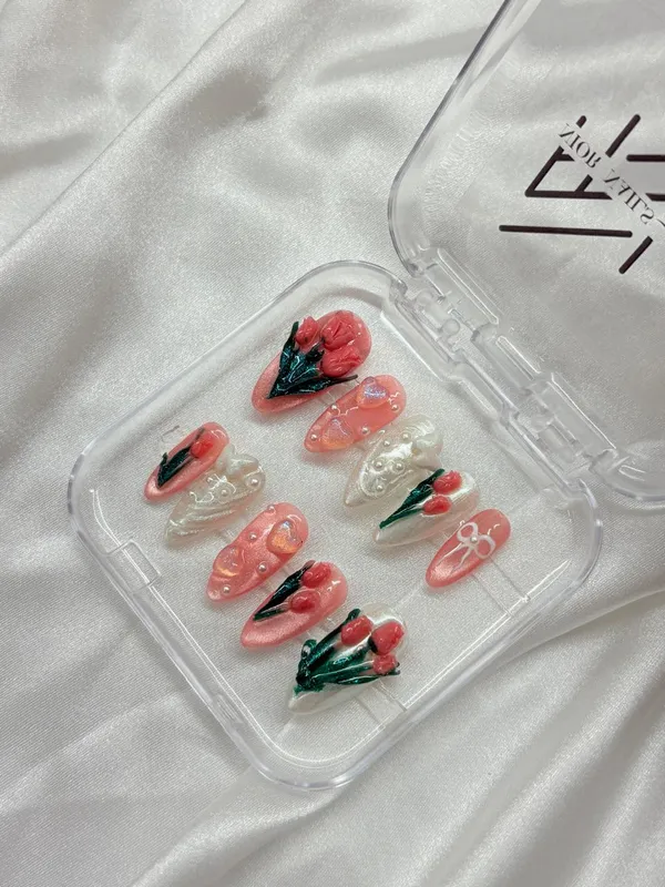 Exclusive_3_D_Tulip_Nails