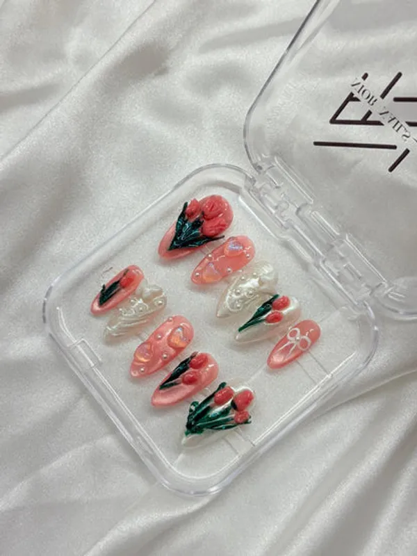 Exclusive_3_D_Tulip_Nails