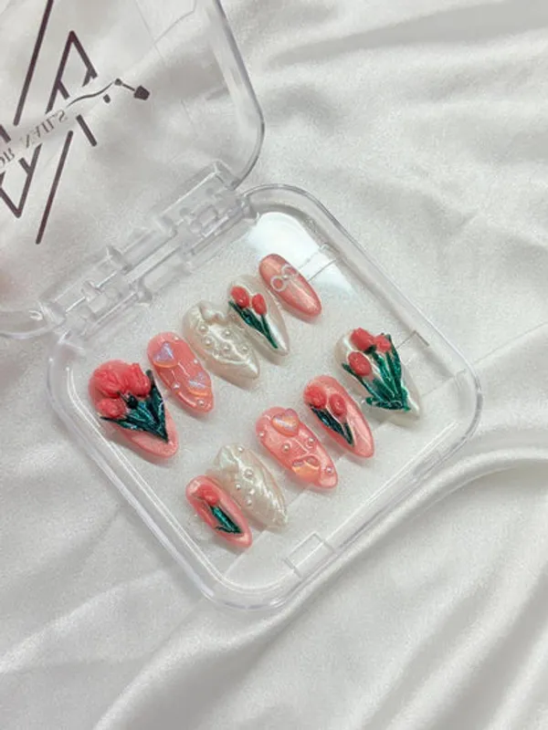 Exclusive_3_D_Tulip_Nails