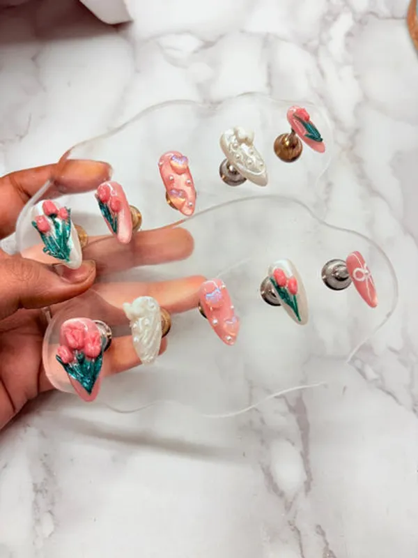 Exclusive_3_D_Tulip_Nails