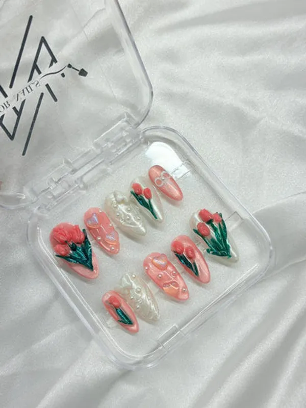 Exclusive_3_D_Tulip_Nails