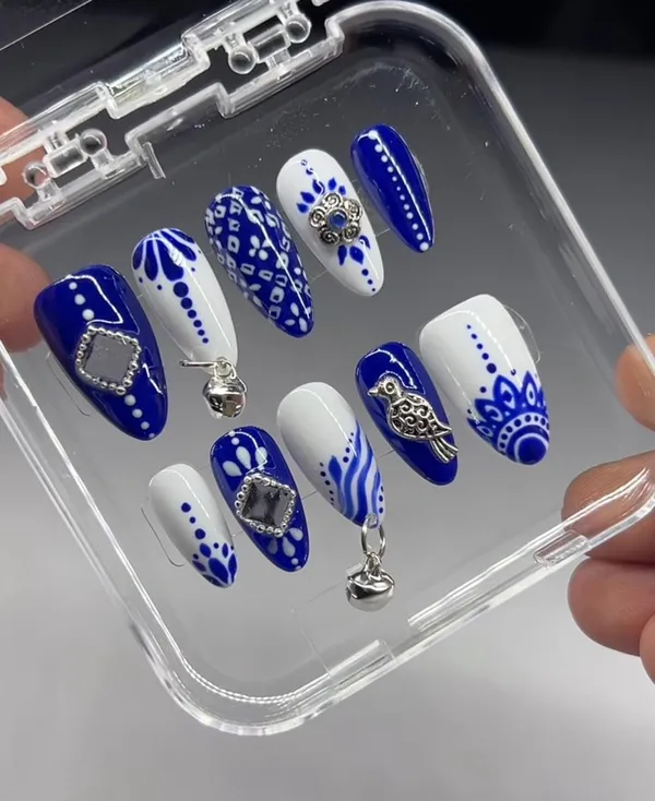 Navratri_nails_18
