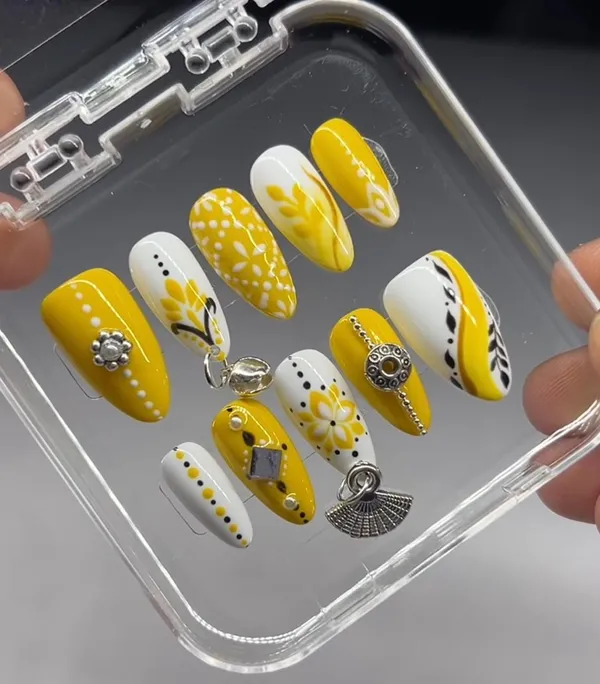 Navratri_nails_19