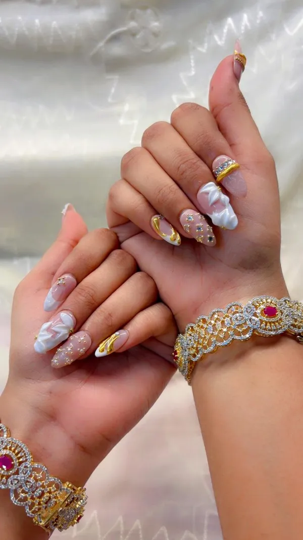 White_3D_Flower_Luxury_Nails