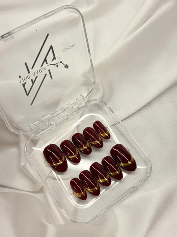Deep_Maroon_Gold_Line_Nails