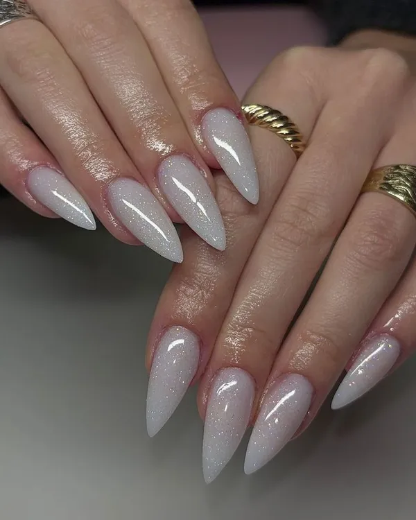 Glitter_Pearl_White_Nails