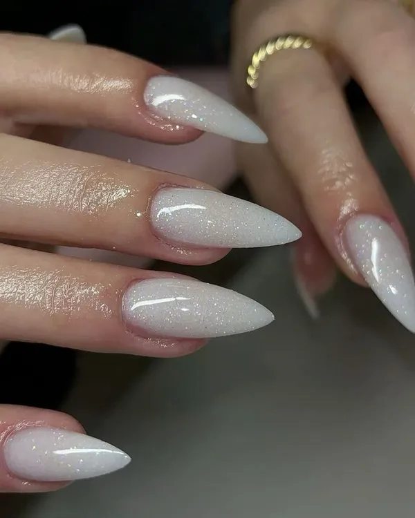 Glitter_Pearl_White_Nails