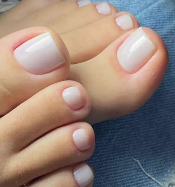 Milky_White_Toe_Nails