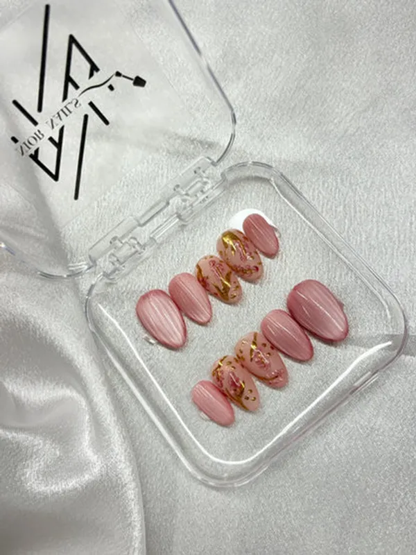 Glass_Look_Pink_Cateye_Nails