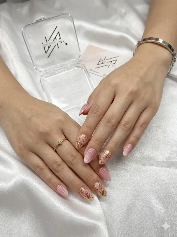Glass_Look_Pink_Cateye_Nails
